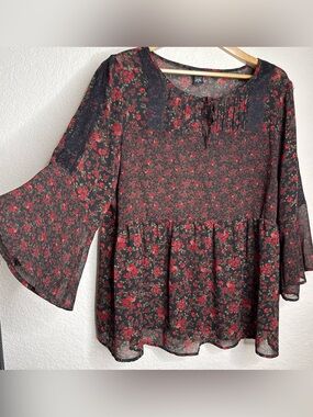 Torrid Black Floral Rose Print Lace Trim Babydoll Top Size 2 Plus
